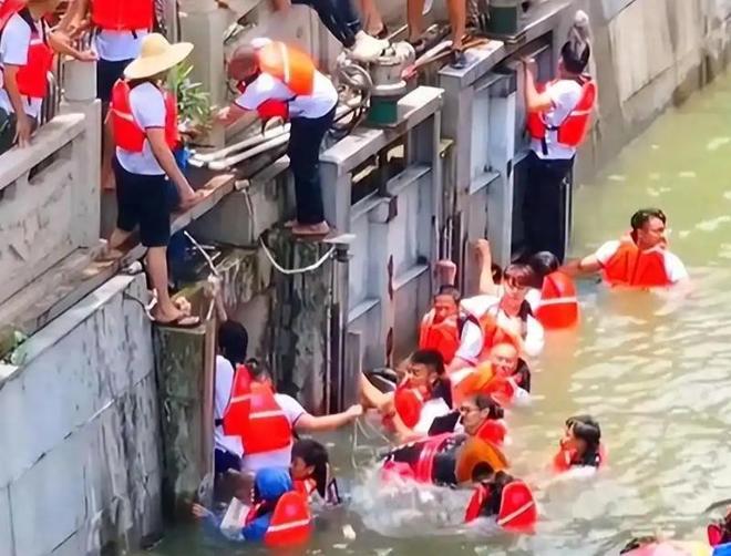 舟翻2条邻村嘲笑记族谱原因在闺女上凯发首页登录端午剩1天猎德3条龙(图9)